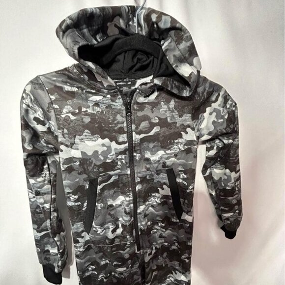 O’Neill boys one piece pajama onsie. Size XS. (6/7). Excellent condition. - Picture 3 of 11